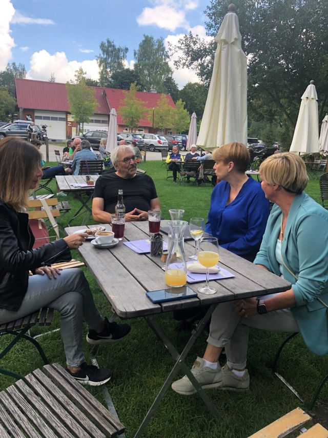 Staatssekretärin Andrea Lindlohr und Grüne Landtagsabgebordnete Cindy Holmberg zu Gast im Lagerhaus in Dapfen